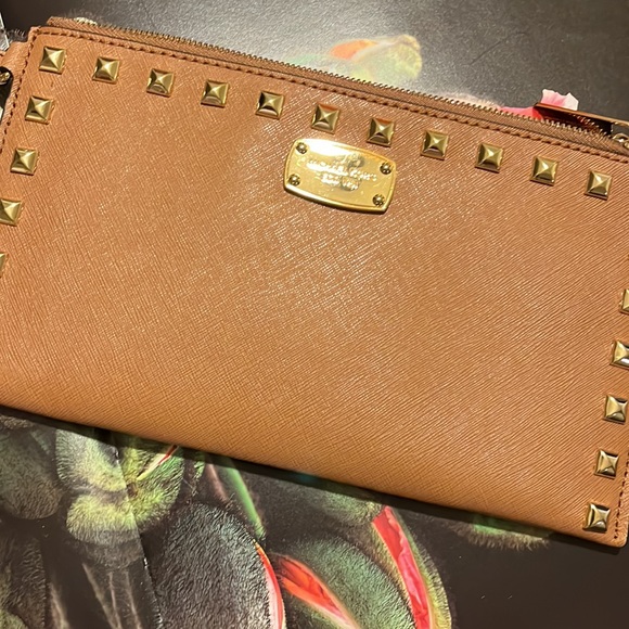 💎🤙🏻💎•👄Michael Kors x Stud Vibes x Get it Gyrl💎🤙🏻 - Picture 12 of 12